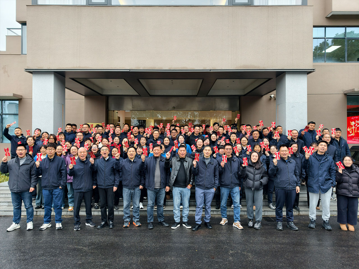 Jiangsu Eternal Power Technology Co.,Ltd. Starts Work in New Year and Distributes "Red Envelopes" to Employees